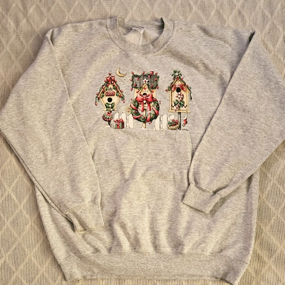 Womens Holiday birdhouse sweatshirt gray size XL EUC Gildan‎ heavy blend shirt